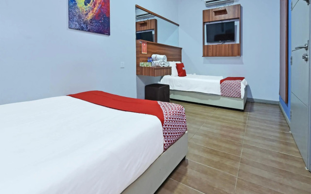 OYO 768 Fajar Baru Boutique Hotel