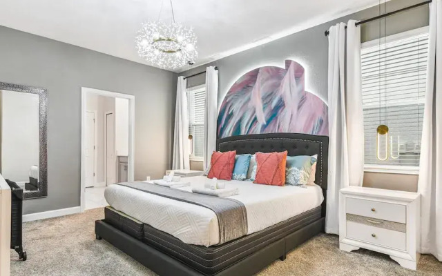 Storey Lake 9BR Wonderland Home 2852