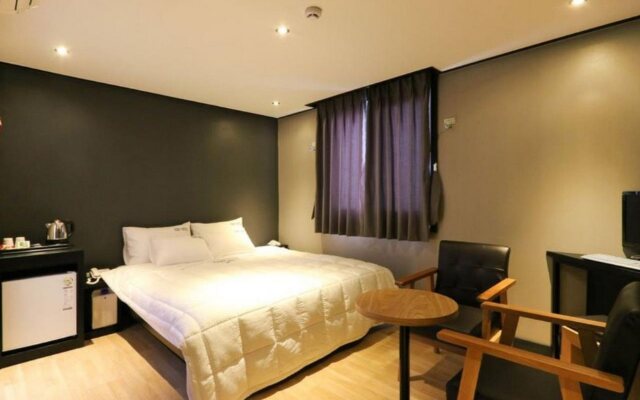 Foxy Hotel