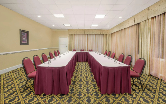 Ramada Plaza by Wyndham Fayetteville Fort Bragg Area
