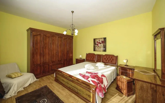 Amazing Home in Brodarica With Wifi and 3 Bedrooms