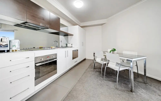 Comfy Lakeside 1-bed With Secure Parking