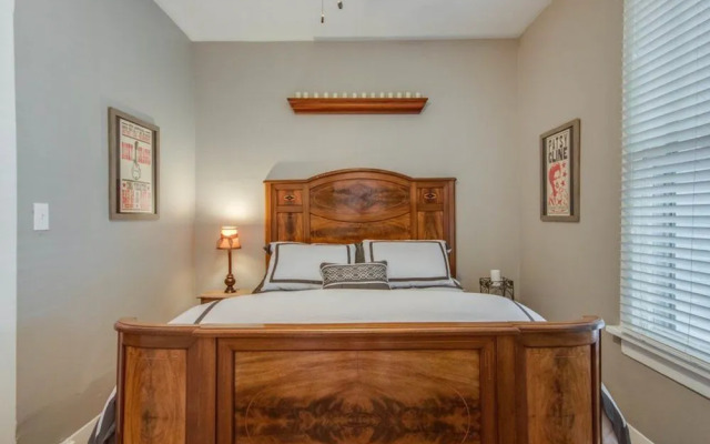 1BR Nashville Songwriters Paradise by RedAwning