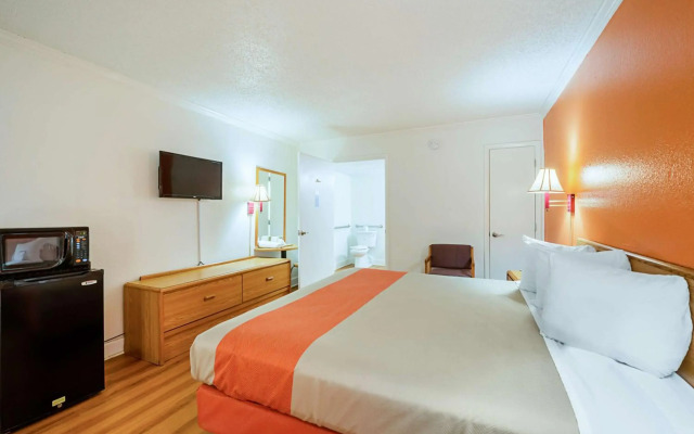 Motel 6 Perry, GA