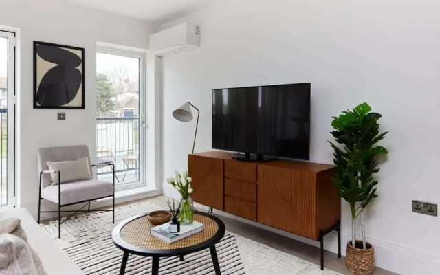 The Wembley Park Wonder - Charming 2bdr Flat With Balcony