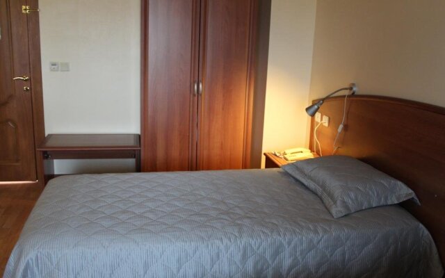Dr Kushan Hotel