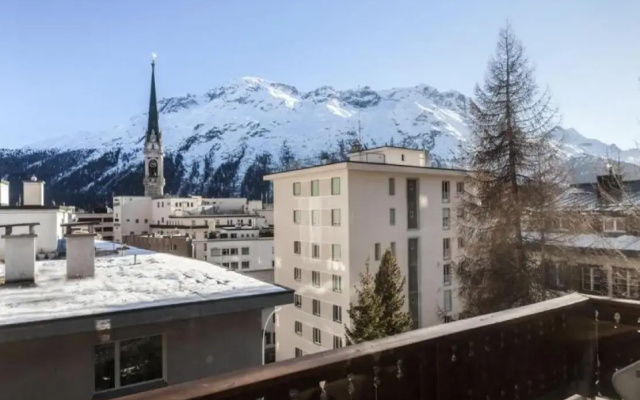 Apartment in villa in the heart of St. Moritz-Dorf
