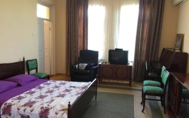 Kemeni Guest House