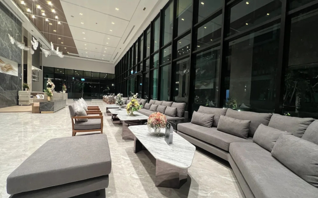 Crystal Srivaree Suvarnabhumi Hotel