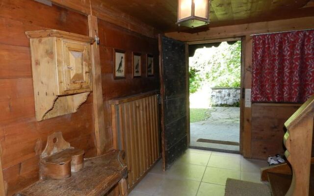 Tree-Tops, Chalet