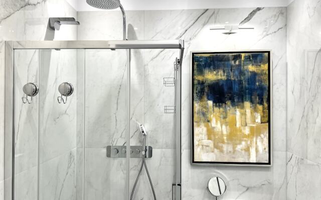 MONDRIAN Luxury Suites UNESCO Old Town