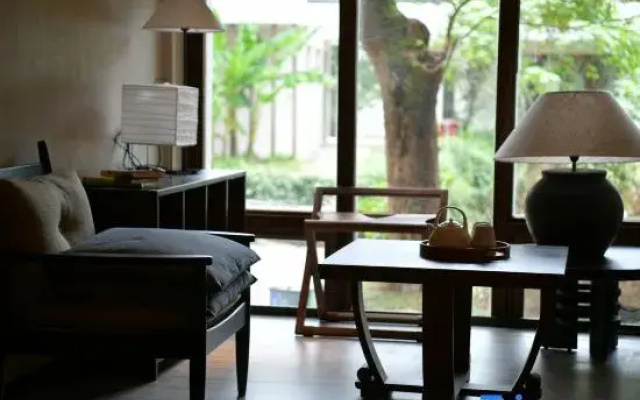 Zizai Xiaoyin Mountain House