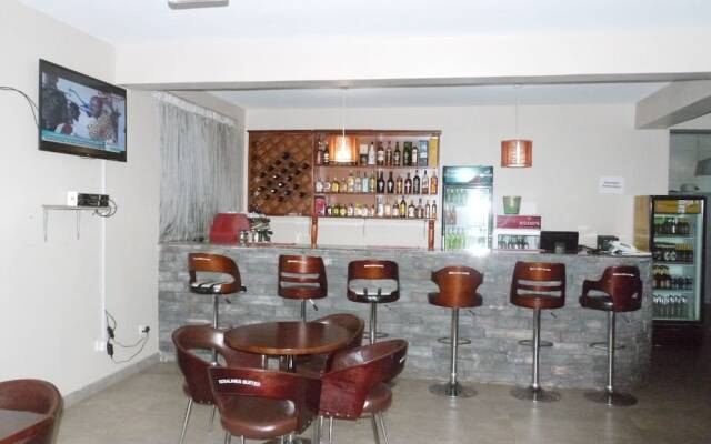 Rosaline Suites Hotel