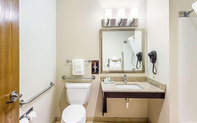 Quality Inn Sheboygan North I-43