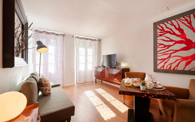 Renovated Charming Apartment, By TimeCooler