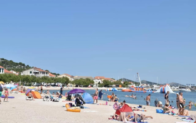 Apartment Kova - 10 m from sea: A1 Murter, Island Murter