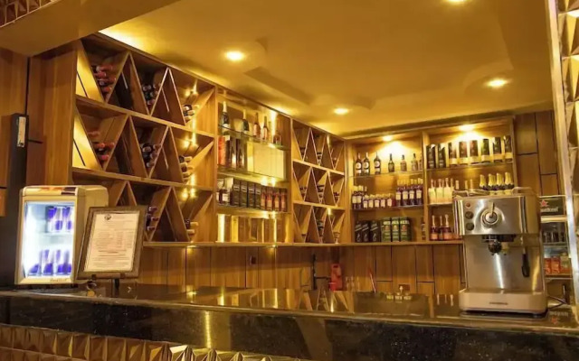 EdisPremier Hotel & Suites