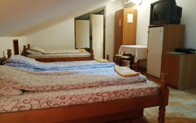 Pansion Velickovic - Apartments, Studios, Rooms