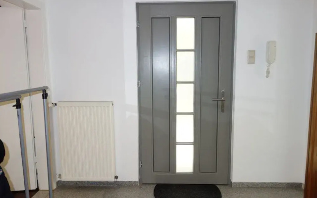 Tolstov-Hotels Large 3 Room Apartment with Garden