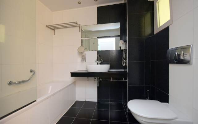 Rhodes Superior Suite - Sunny Poolside Retreat