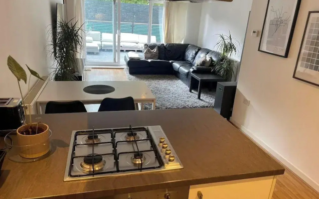 Cosy one Bedroom With Roof Terrace - London Charm