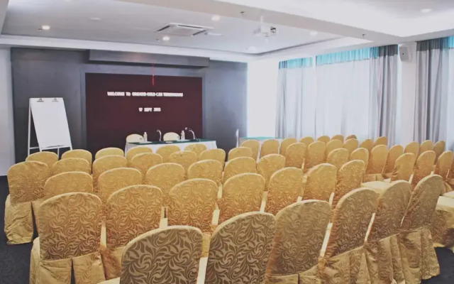 The Regency Waterfront Hotel