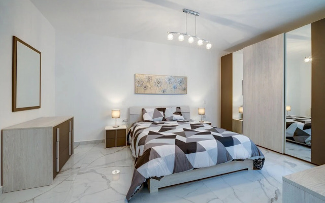 Splendid 2BR Apartment in Central St Julian s