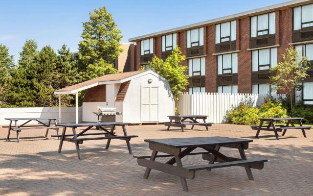 Travelodge by Wyndham Sydney