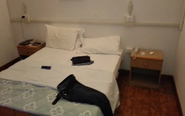 Hotel Carol
