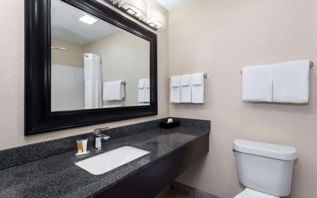 Super 8 by Wyndham Copley Akron