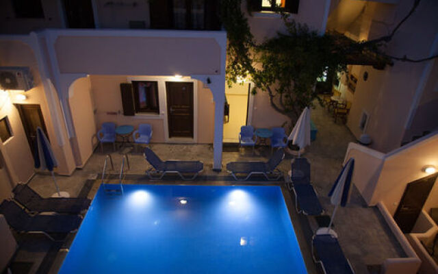 Markakis Studios Fira