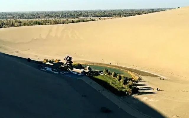 Dunhuang Longfeng Hotel