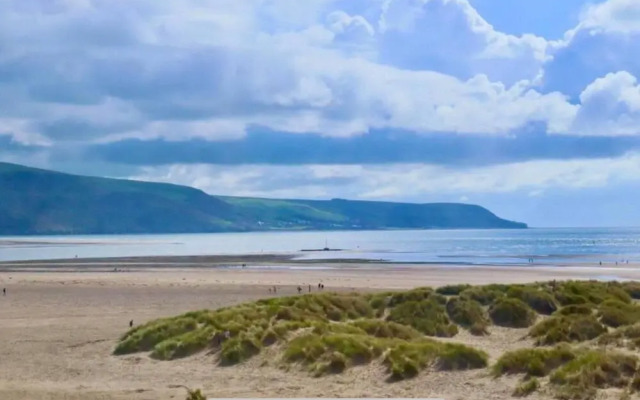 Remarkable 1-bed Seaview Beach Apartment Barmouth