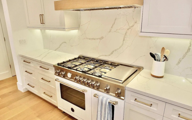 Beach Paradise Stunning 3-story in Long Beach!