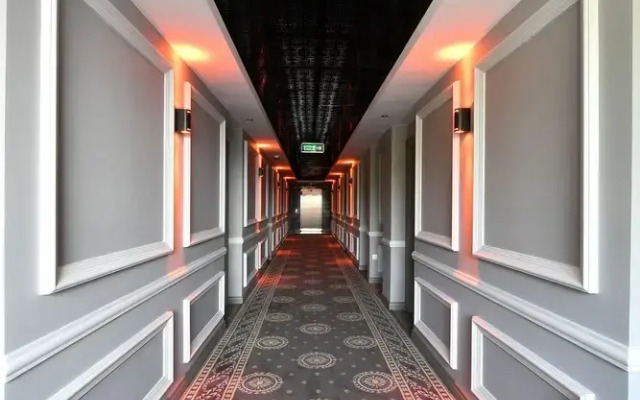 D'Lux Boutique Hotel
