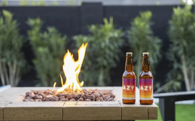 Valley View Chic Home w Backyard Oasis