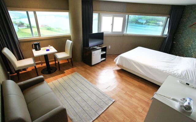 J hotel