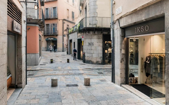 Revitalized Downtown Apartment in Historical Building