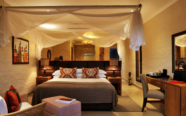 Victoria Falls Safari Suites