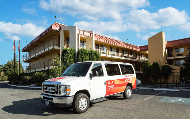 MorningGlory Inn & Suites