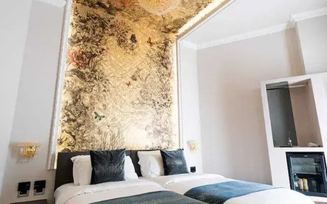 Queen Catlleya Suite
