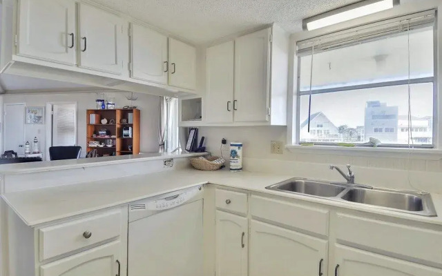 Beachfront Feel BFF 5 Br home by RedAwning