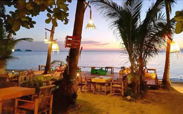 Think & Retro Cafe Lipa Noi Samui
