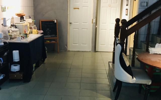 Taoyuan Airport Rory Harbor Hostel