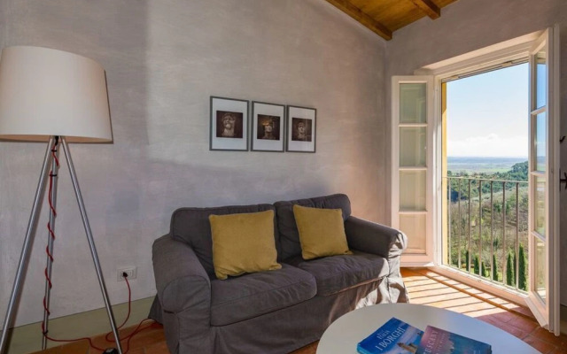 Luxury 6-bed Tuscan Villa Near Lucca and Florence