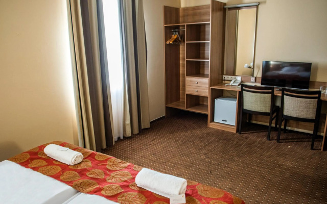 CE Plaza Hotel