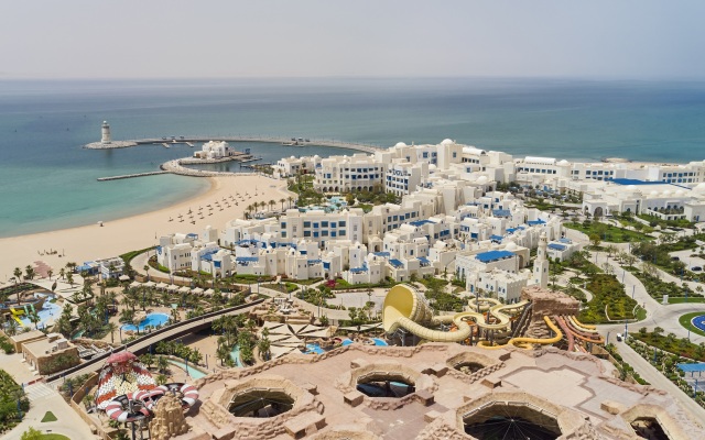 Hilton Salwa Beach Resort & Villas