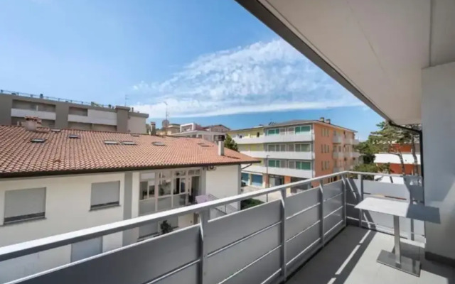 Newly Renovated Modern two Room Apartment