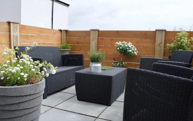 Central 2 Bedroom Apartment With Free Parking