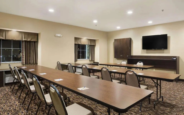 Microtel Inn & Suites By Wyndham Cambridge
